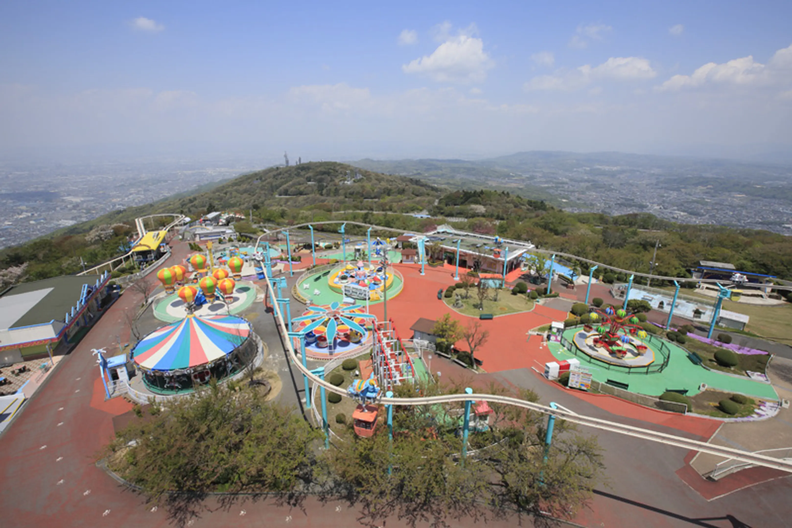 生駒山上遊園地はなぜ入園無料で潰れない？閉園の噂と2026年の真相