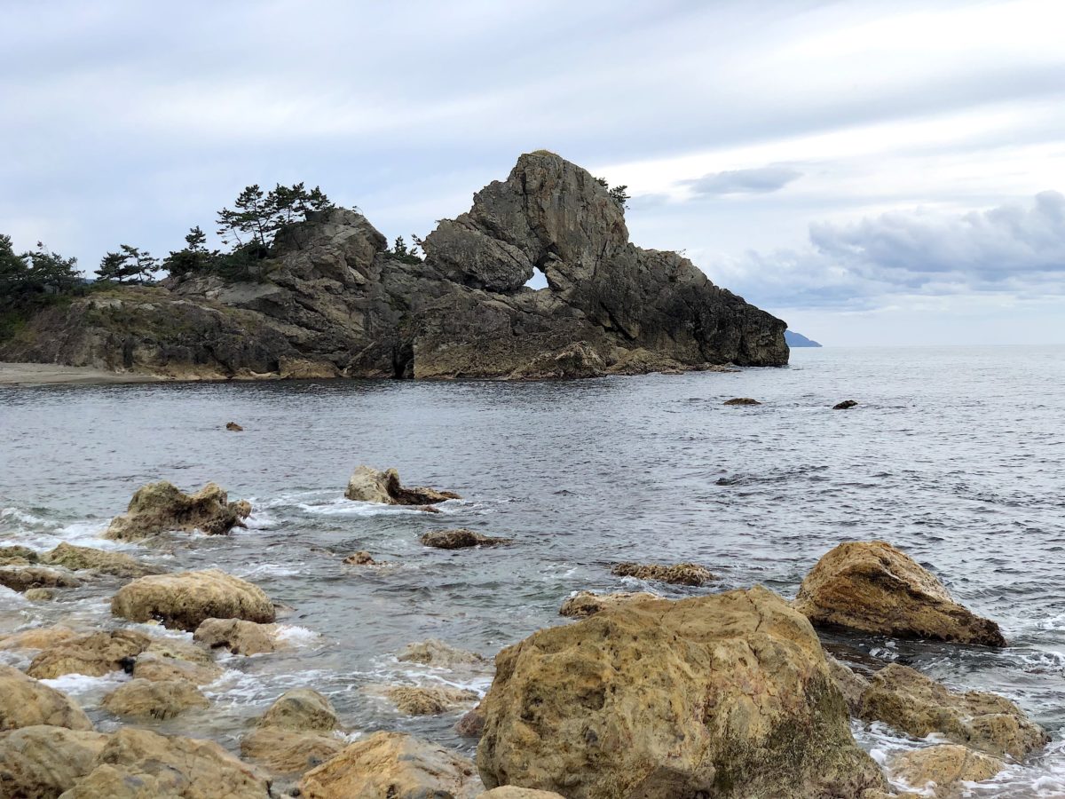 曽々木海岸の窓岩は今どうなった？崩落の真相と2026年現在の姿