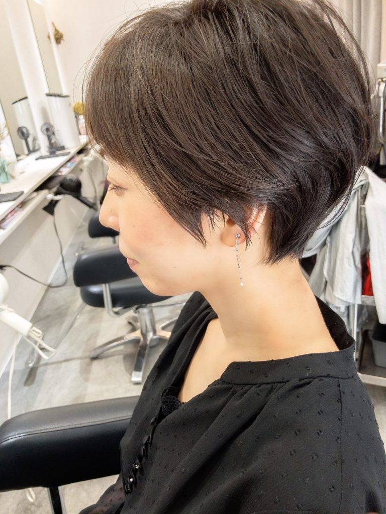 髪のサイドが膨らむ女性必見！横広がりを防ぐ原因解明と劇的改善策