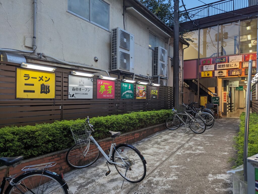 極太麺の聖地は今どうなっているのか？「ラーメン二郎 府中店」が放つ唯一無二の中毒性と2026年の現在地