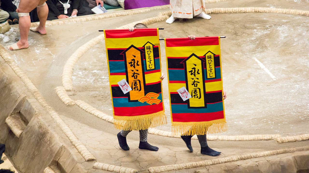 大相撲の懸賞金はいくら？力士手取り額や税金の内訳と出し方を解明