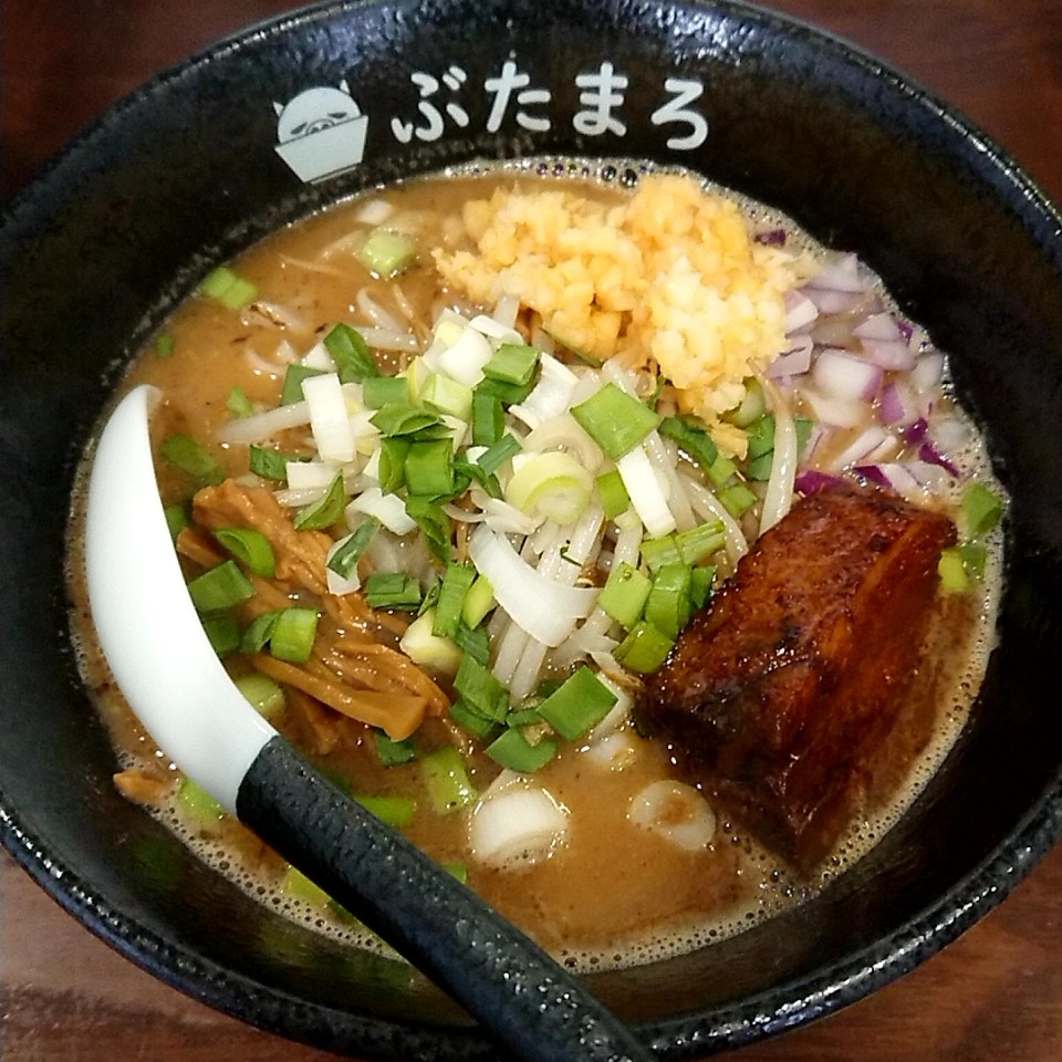 らーめんぶたまろ徹底解剖！濃厚味噌と極厚豚の評判＆混雑攻略