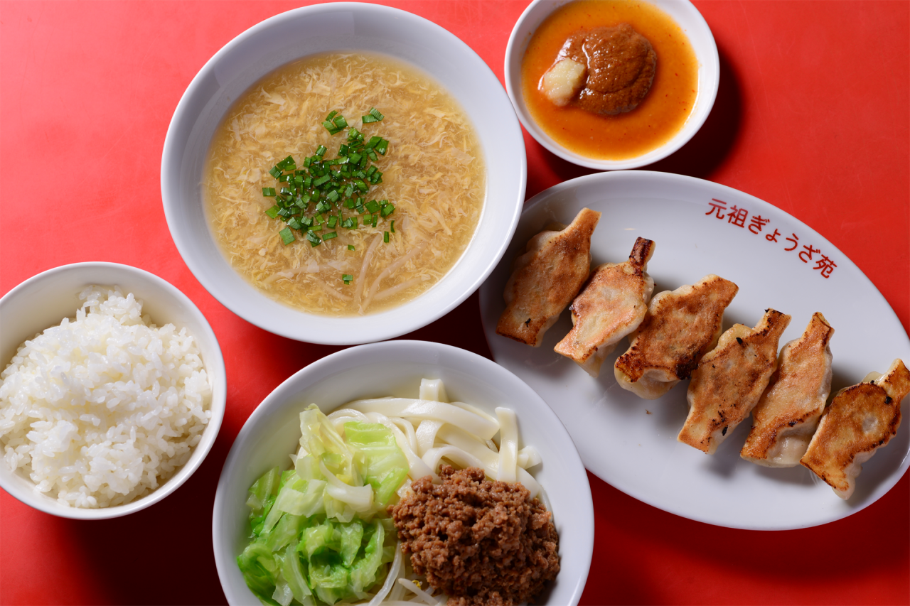 元祖ぎょうざ苑なぜ行列？神戸南京町・味噌だれの魅力と混雑回避術