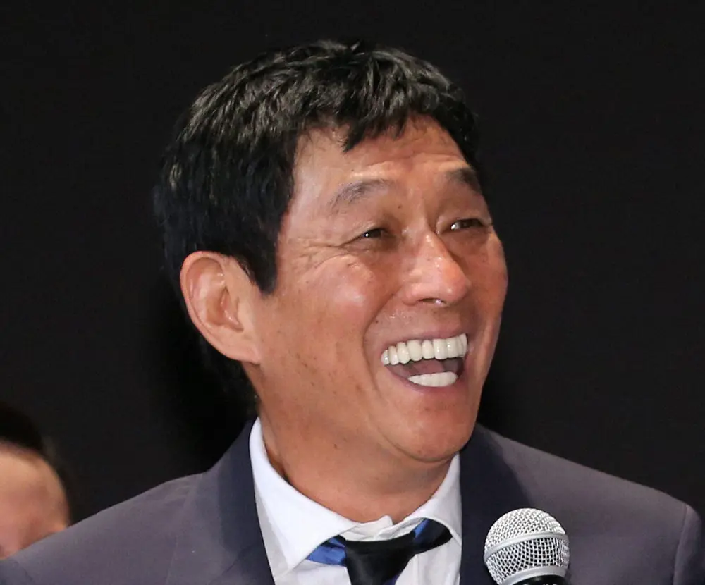 明石家さんまの現在の年齢は？引退説と爆笑トークの真実に迫る