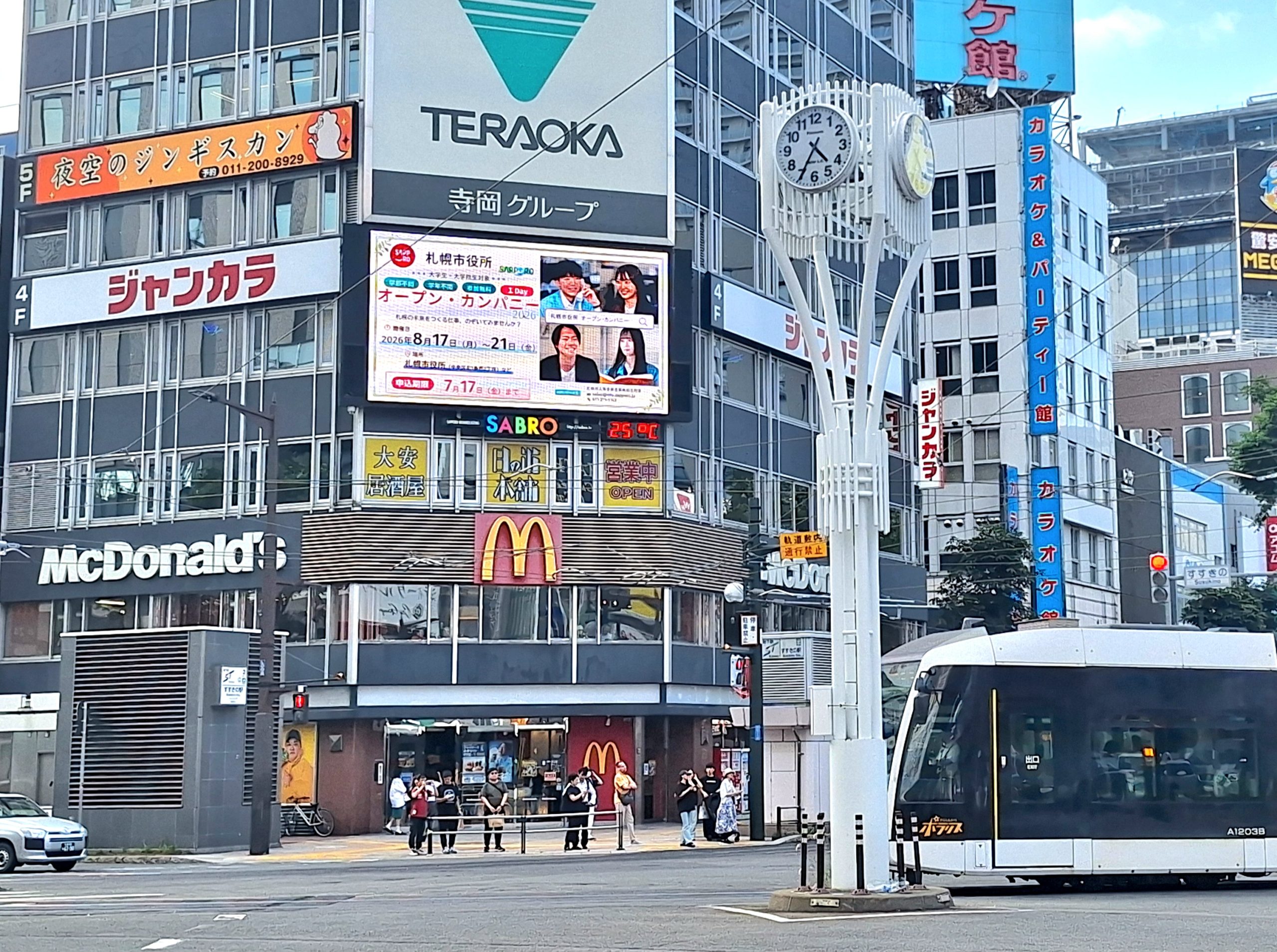 マクドナルド札幌すすきの店の真実！深夜混雑と電源Wi-Fi事情