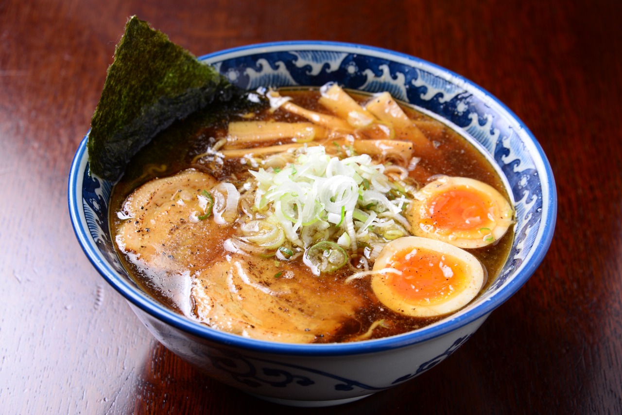 なぜ麺屋しらかわに行列が絶えないのか？高山ラーメン頂点の味と攻略法