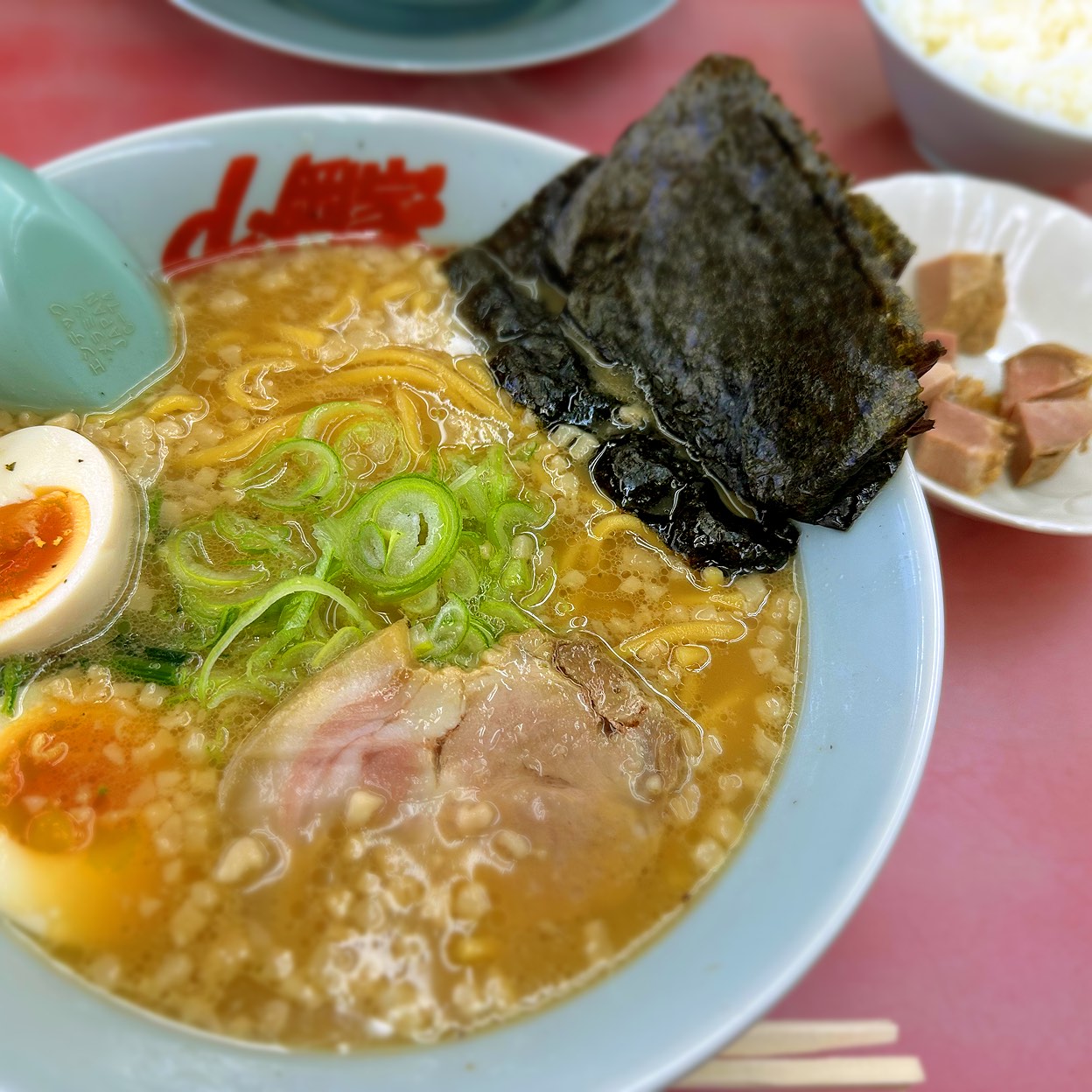 ラーメン山岡家瑞穂店が深夜も行列する本当の理由【最新調査】
