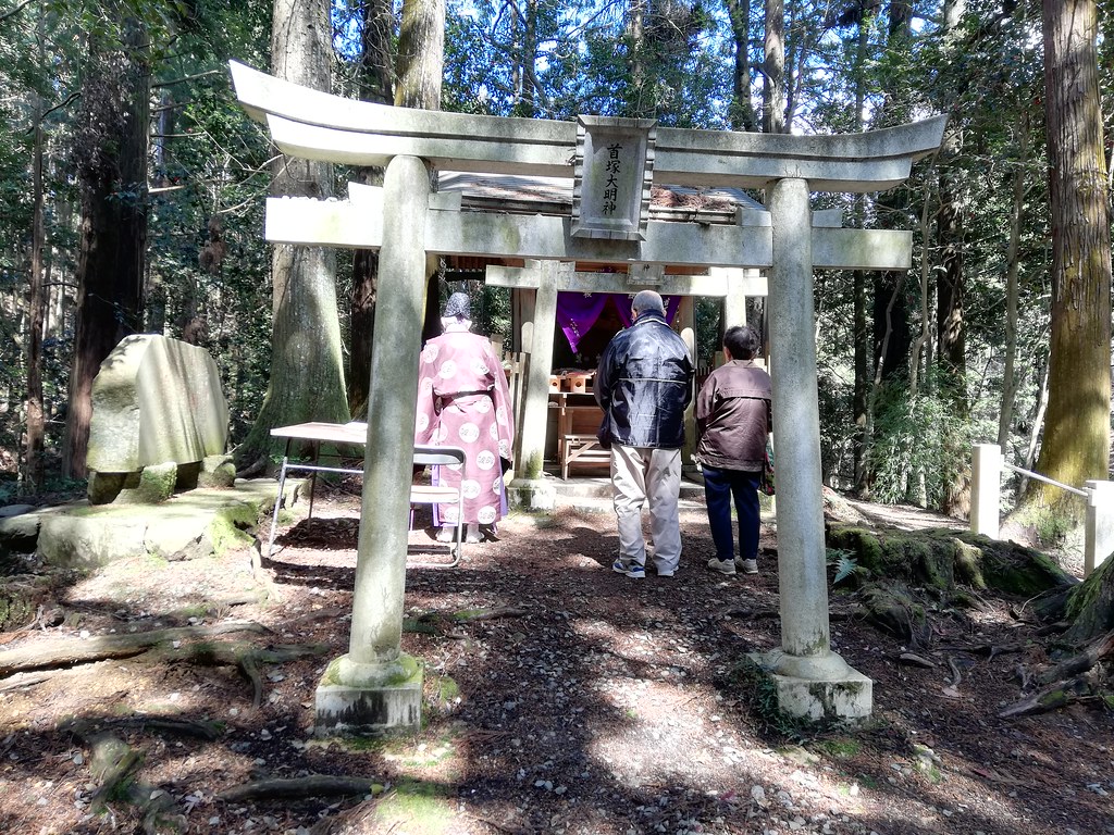 首塚大明神の真相｜酒呑童子の祟りと首病平癒の祈りが交錯する地