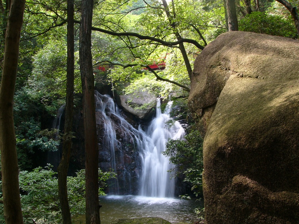 竜吟の滝ハイキング完全攻略！2026年最新の龍伝説と心霊の噂を解剖