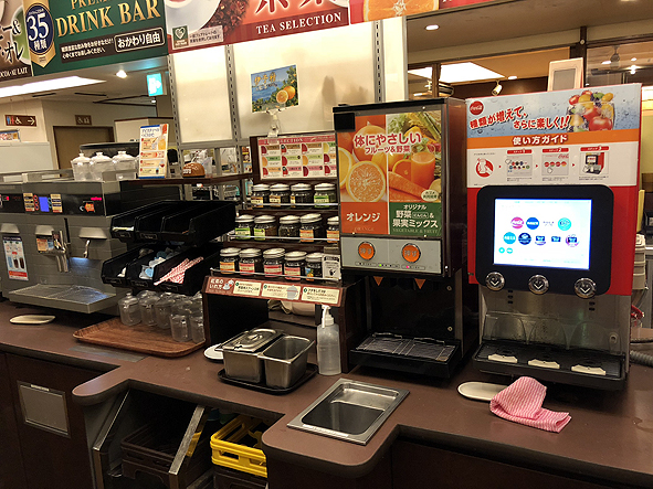 ファミレスの象徴から最新トレンドへ：2026年、進化する「次世代フリードリンク」が外食産業を塗り替える