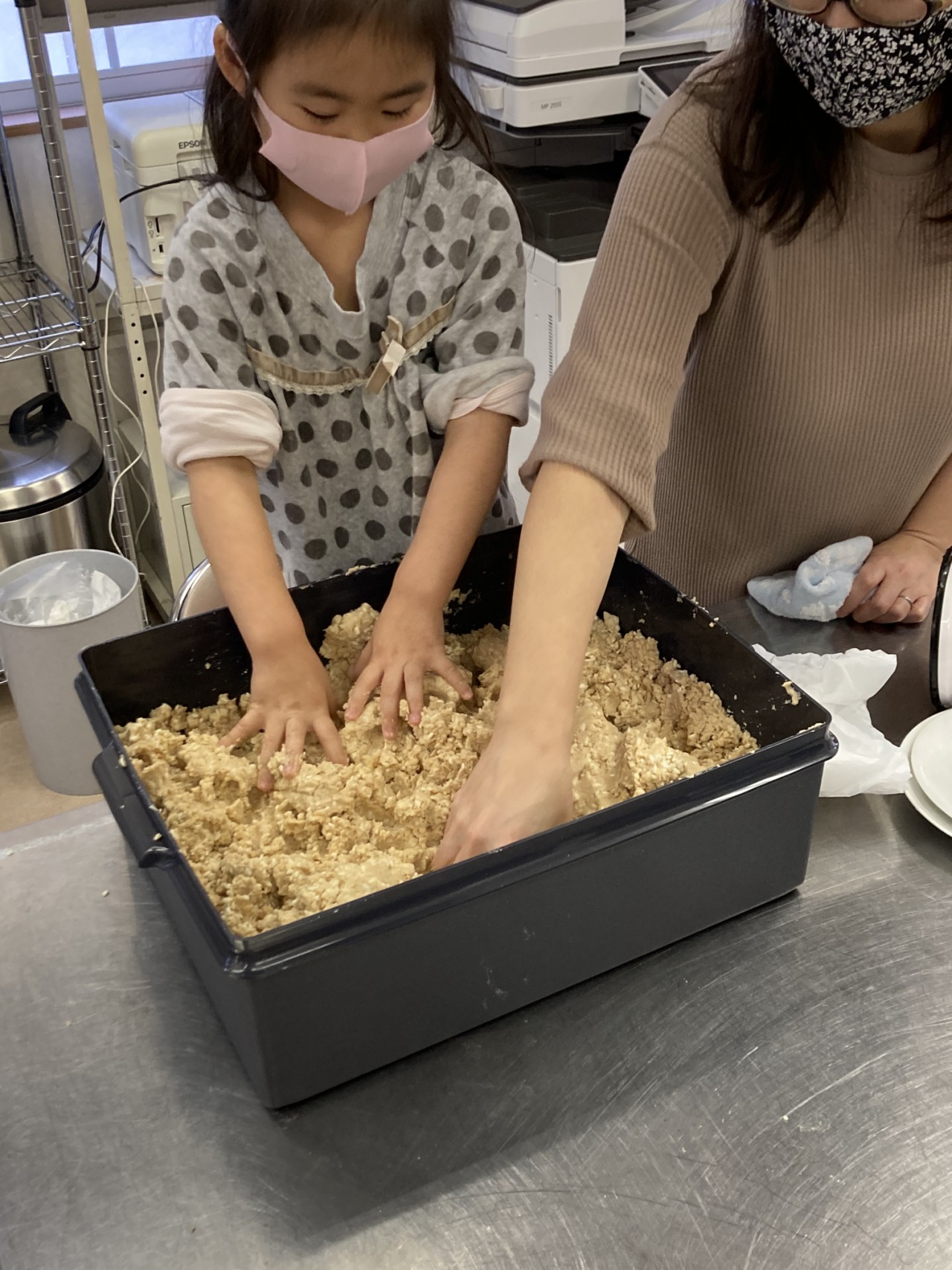 味噌の天地返しは必要？時期とやり方・しない理由とカビ対策を徹底解説