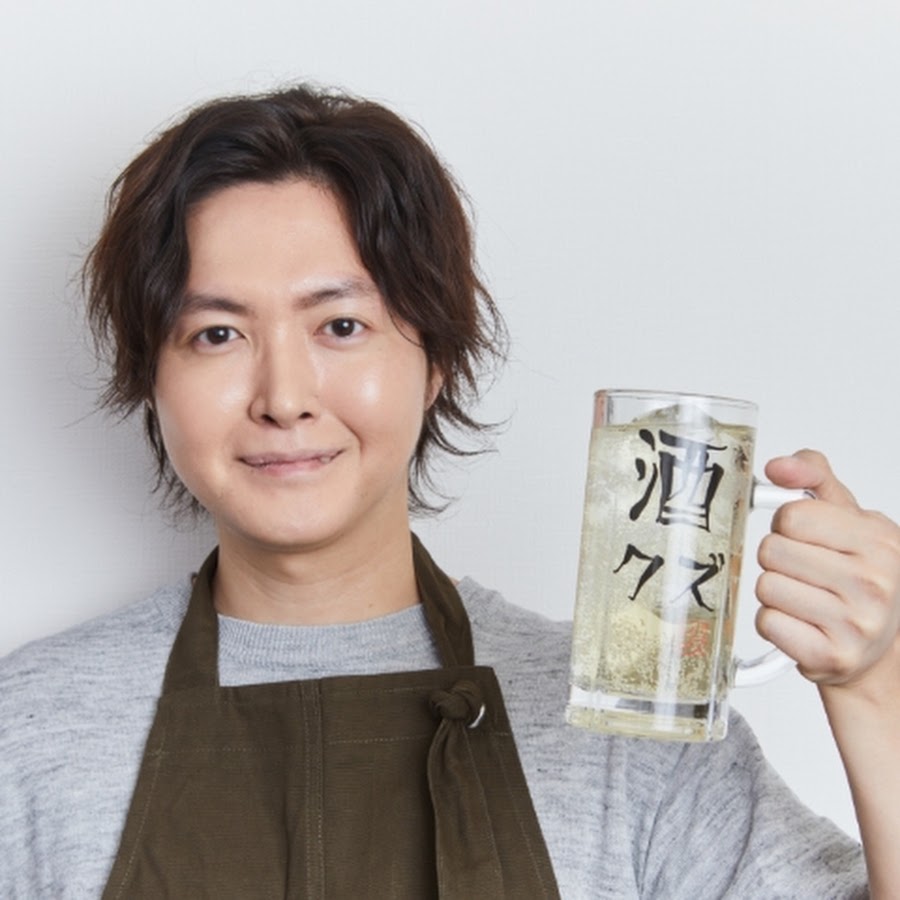 料理研究家リュウジの年収や経歴は？結婚の噂と人気の秘密に迫る