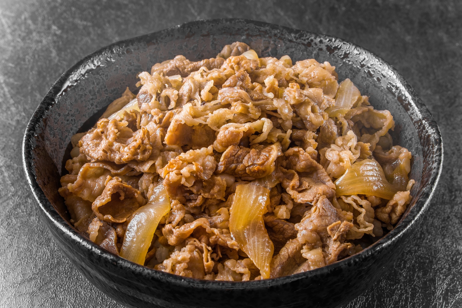すき家キング牛丼の量は並盛の6倍？総重量1.2Kgの衝撃と最新値段を徹底解説