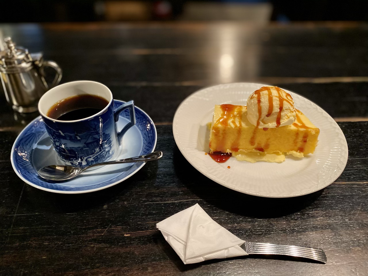 西原珈琲店栄店の扉を開けると何がある？焼きチーズケーキと隠れ家の全貌