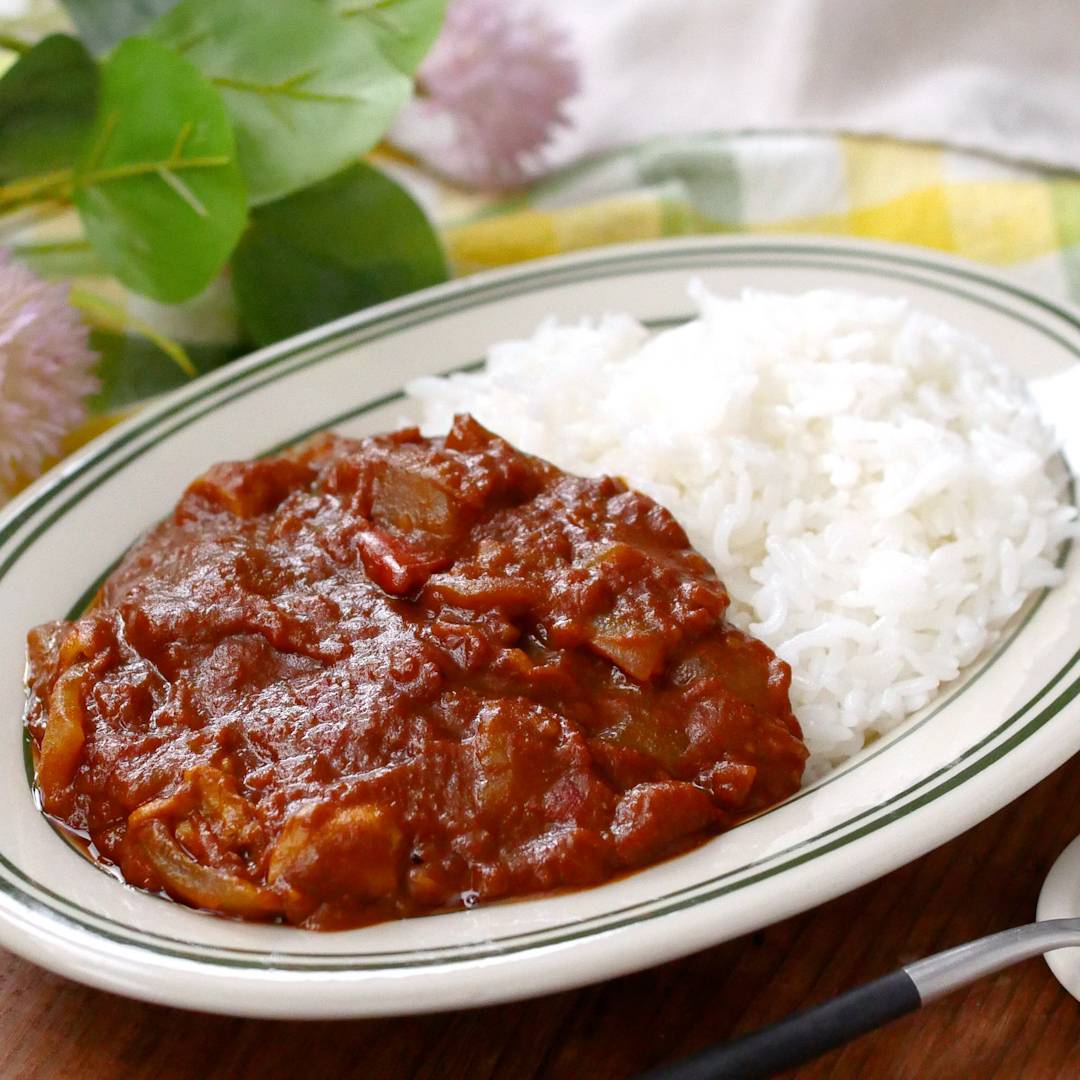 トマト缶で作る無水カレーの黄金比！酸味を消しコクを出すプロの極意