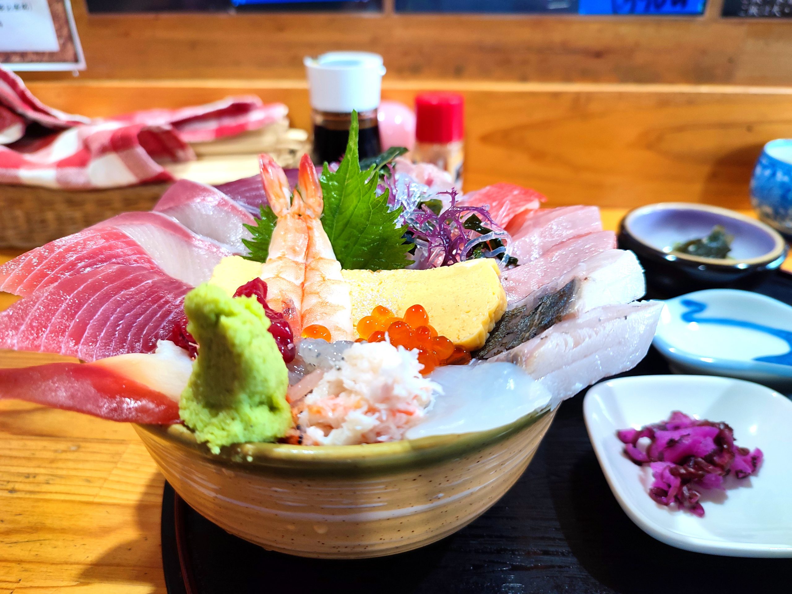 【2026年最新】早朝の岡崎で大行列！「魚 市場 食堂 平 の 屋」が仕掛ける神コスパ海鮮と朝食革命の現場