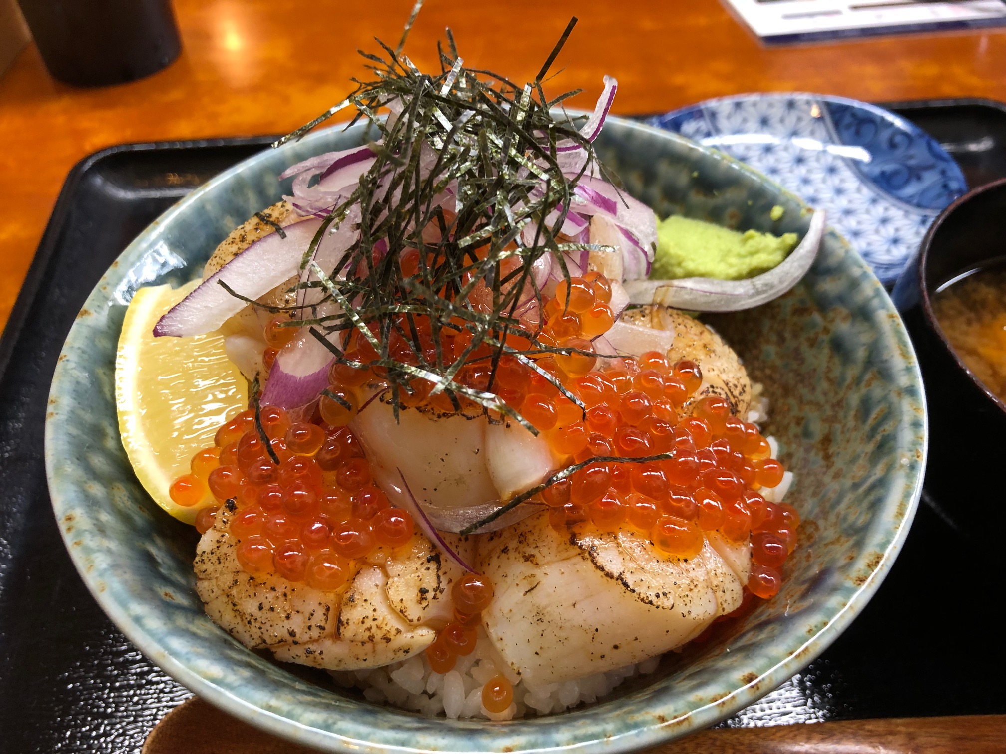 魚市食堂の海鮮丼がコスパ最強と噂される理由と2026年混雑回避術