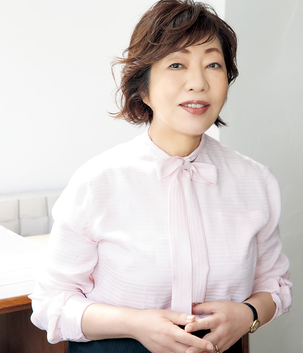 林真理子の現在と日大改革の舞台裏｜代表作や年収・家族の素顔に迫る