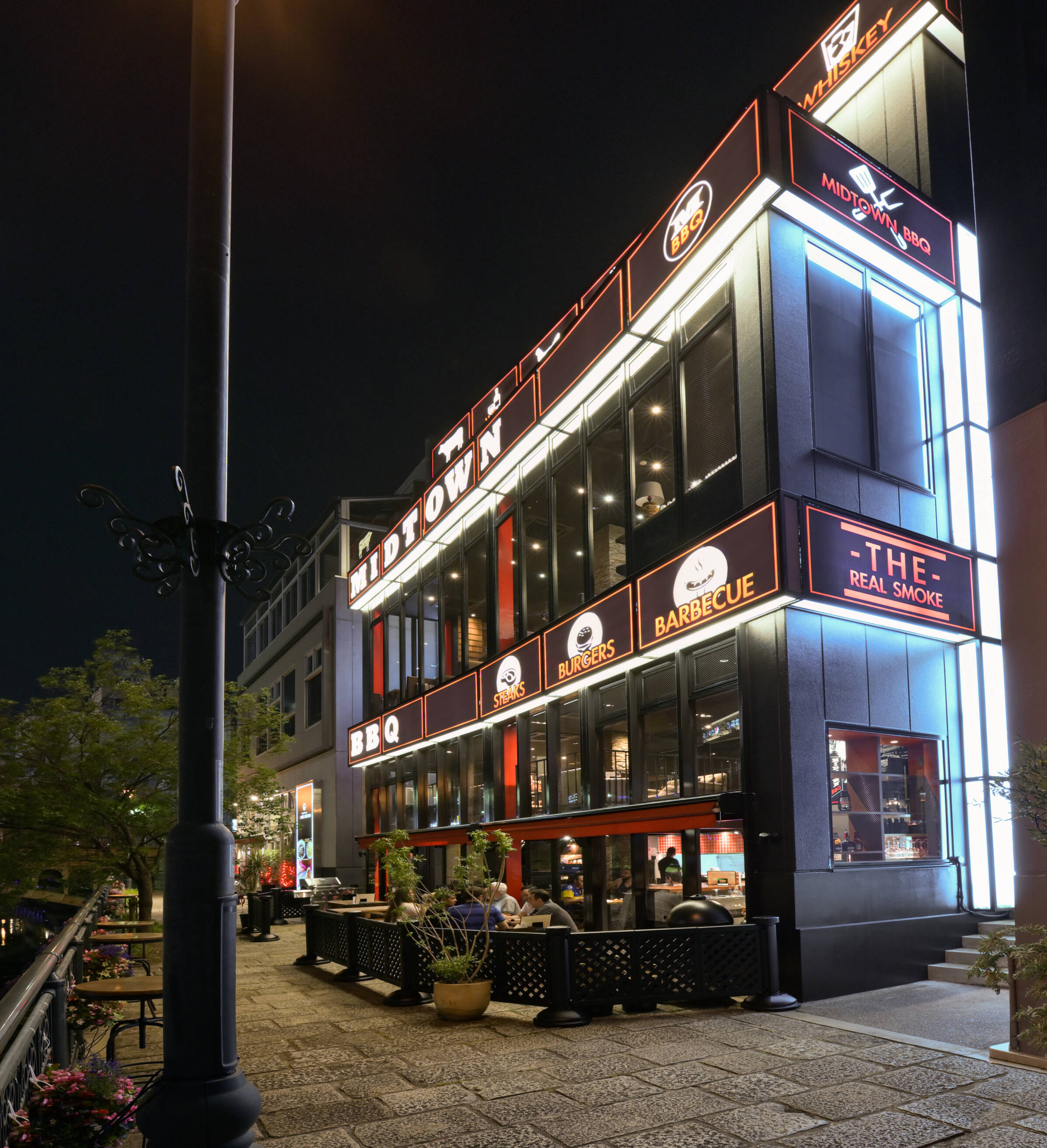 Midtown Bbq名古屋の魅力解剖！本格スモーク肉とテラス席の全貌