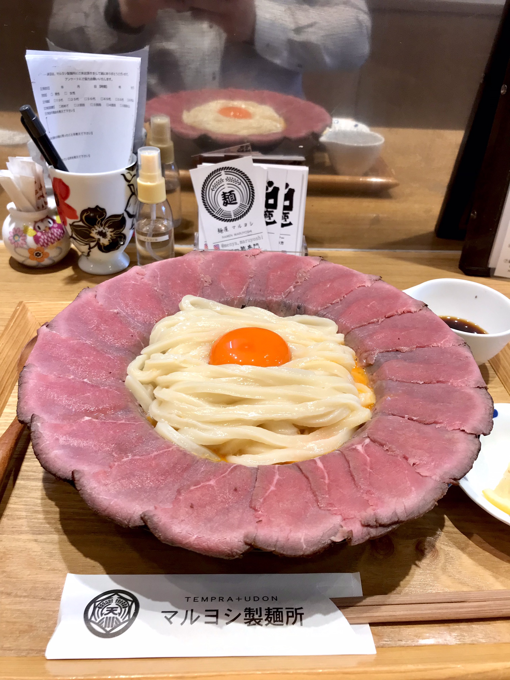 マルヨシ製麺所が選ばれる理由とは？絶品肉うどんの評判と混雑攻略法