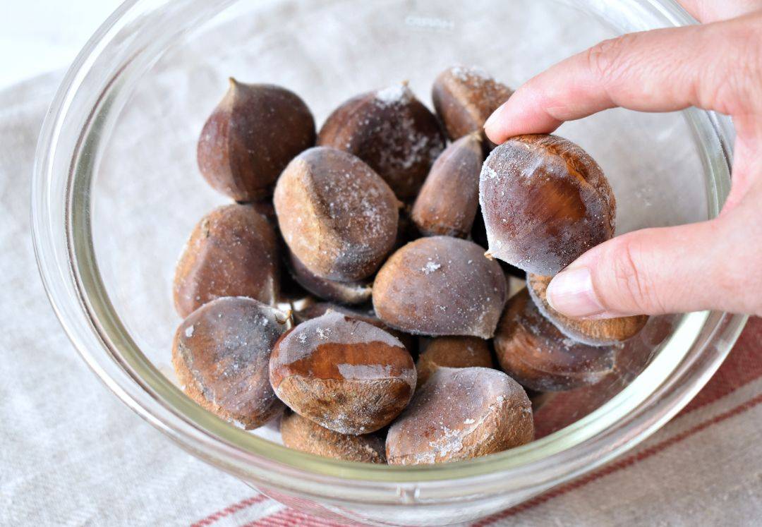 栗の皮むきは冷凍で劇的変化！鬼皮も渋皮もツルンと剥ける決定打