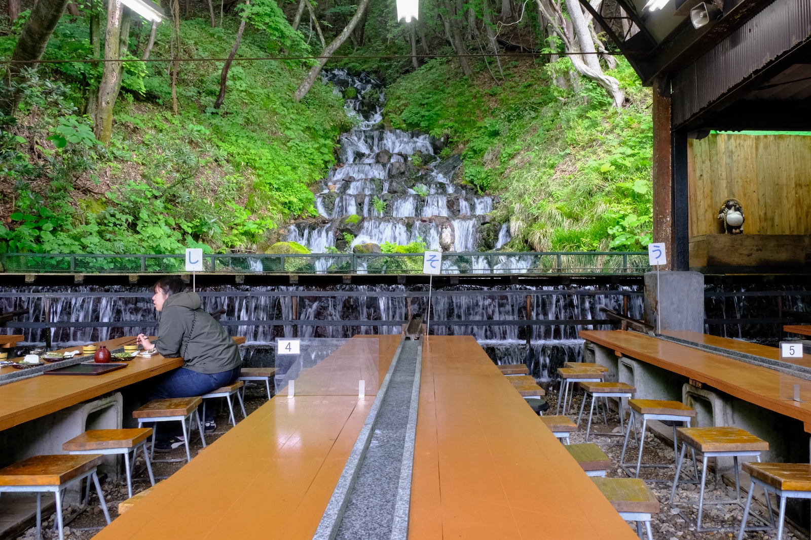 吾妻庵の流しそうめんは現在どうなった？食中毒原因と破産の真相【2026年最新】