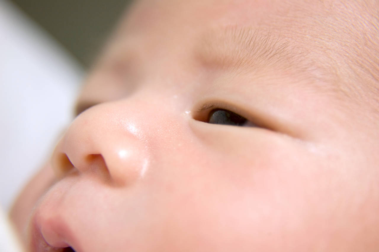 赤ちゃんが二重になる目の特徴と前兆は？時期や遺伝の真相を解説