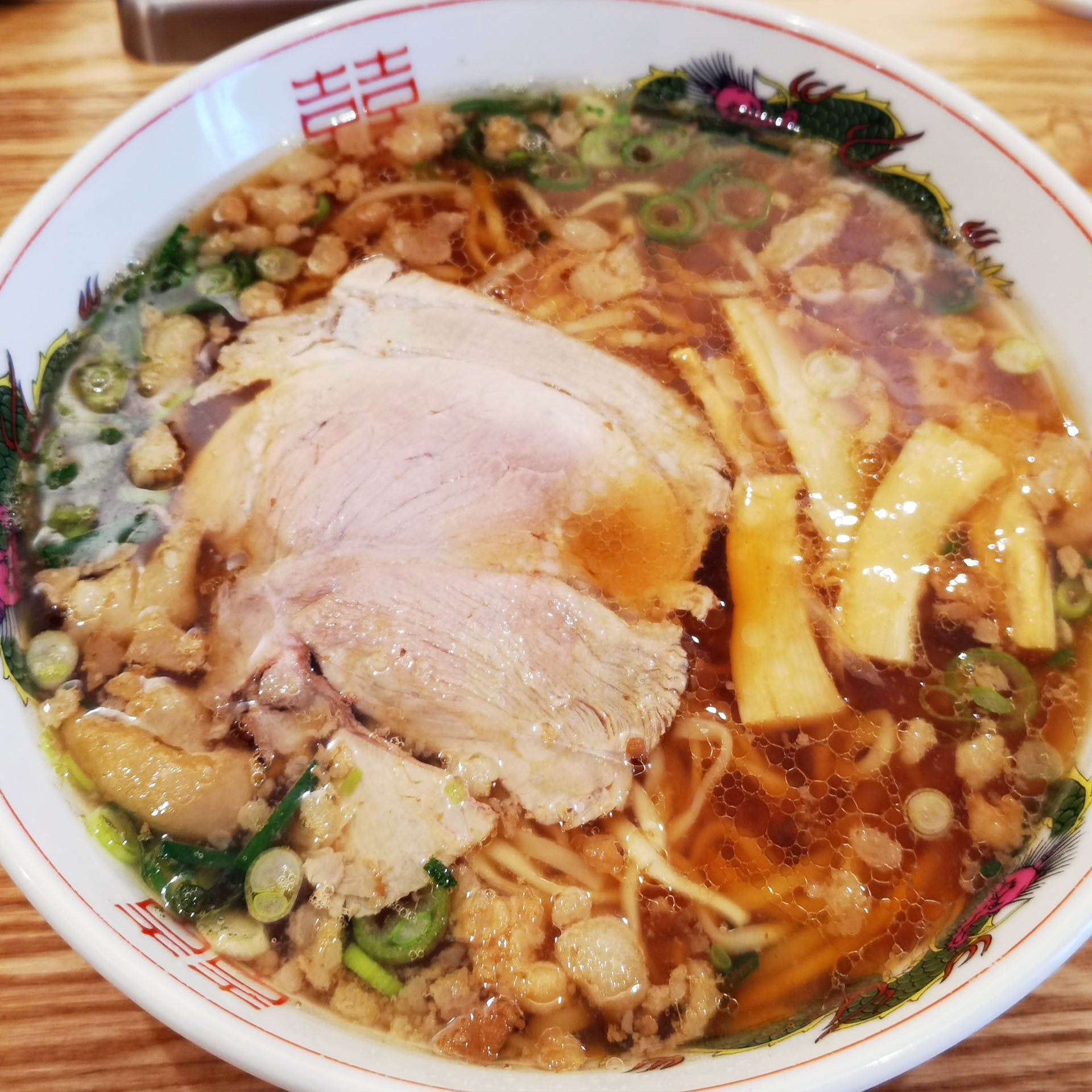 伝説の朱華園を継ぐ尾道ラーメン「朱」の真相！味の進化と混雑攻略