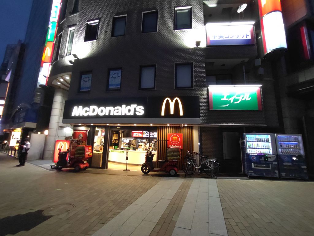 マクドナルド三宮北口店は24時間営業？電源席と混雑回避のコツを徹底解説