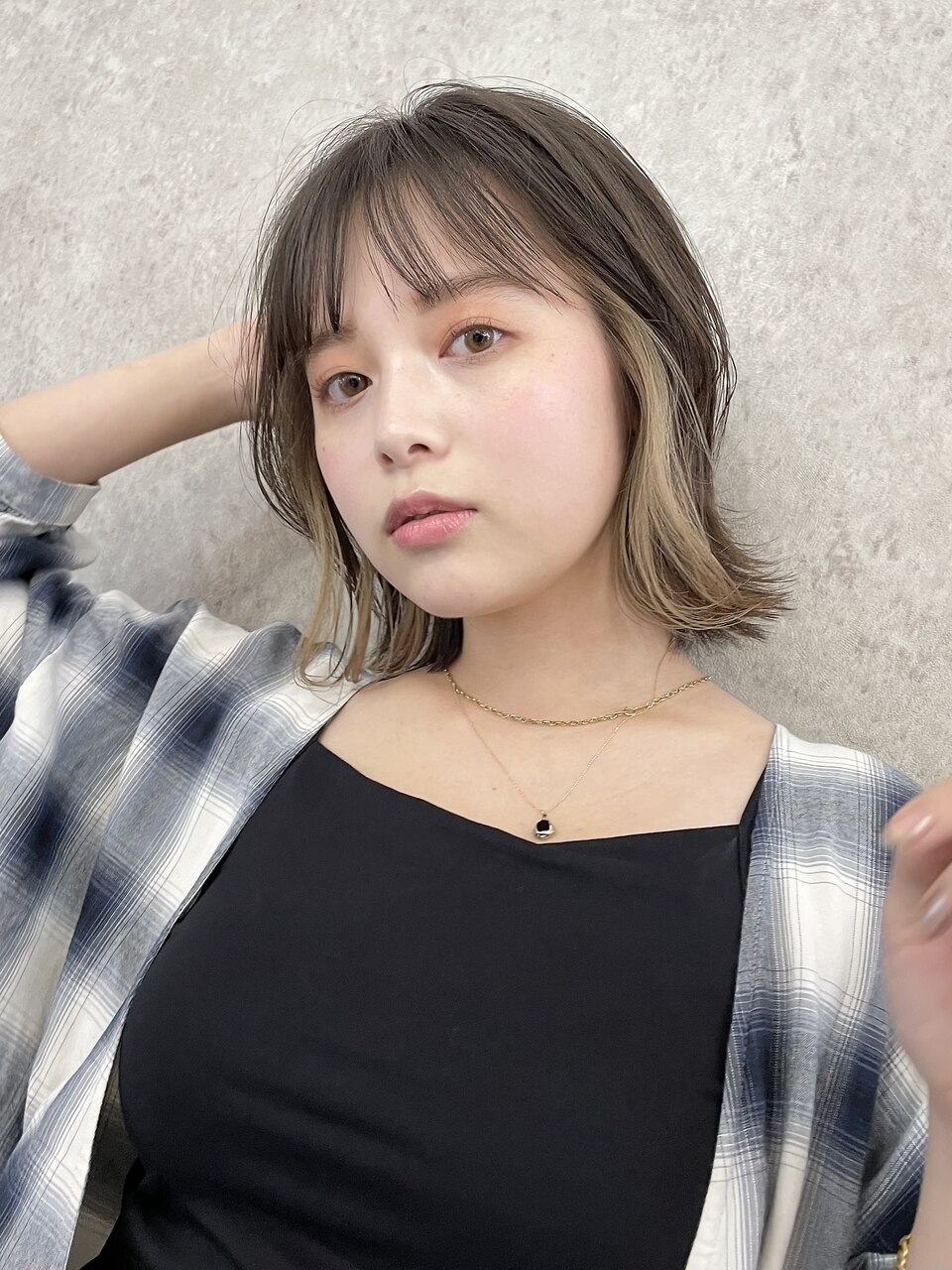 耳元の垢抜けヘア！仕事で浮かない旬デザインとプロのオーダー術