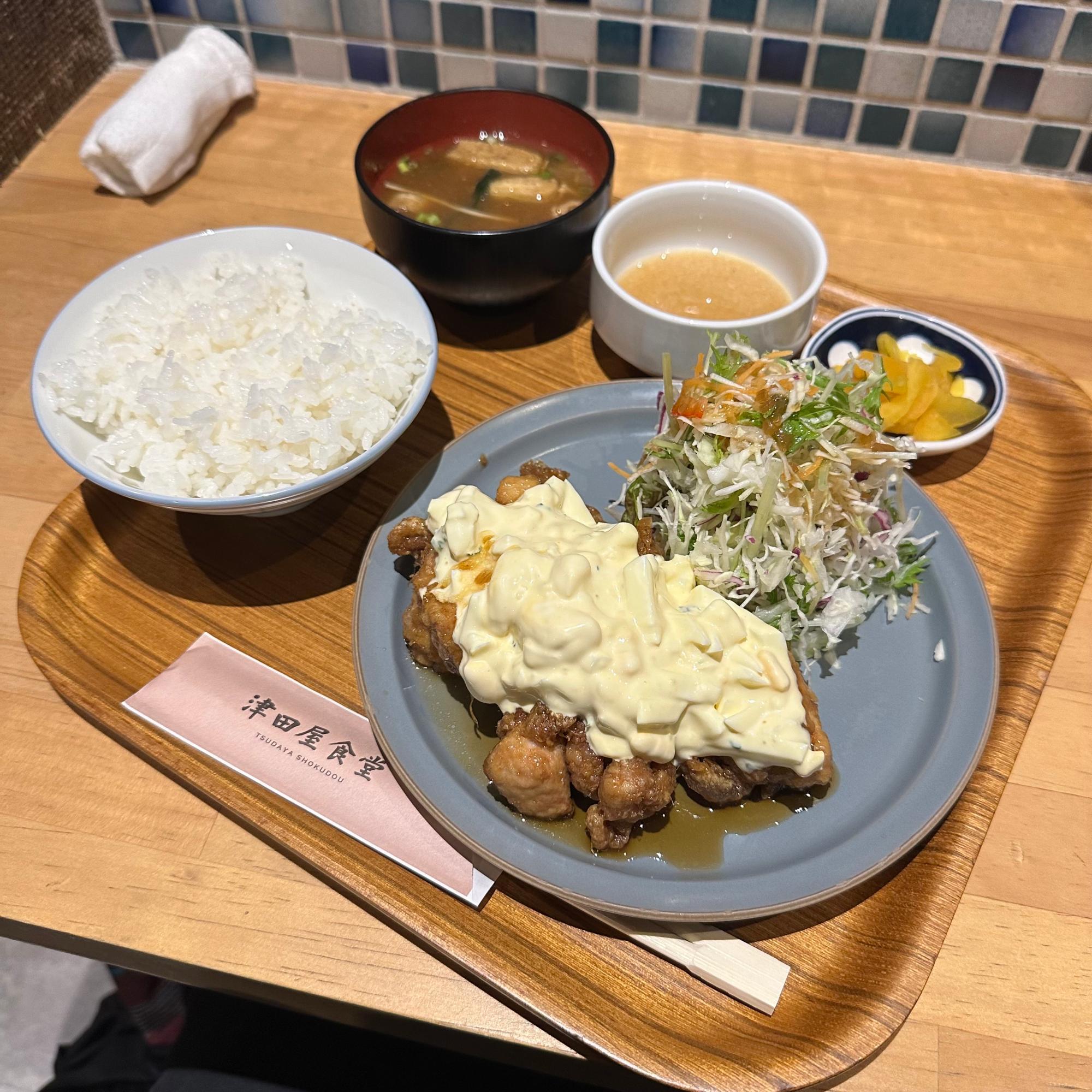 津田屋食堂の全貌！名物ラーメン定食の実力と閉店の噂の真相【2026年最新】