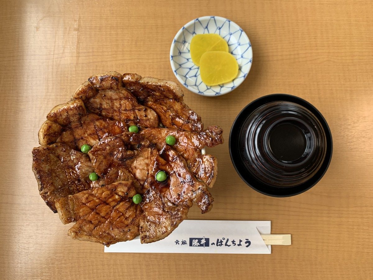 帯広名物「元祖豚丼のぱんちょう」松竹梅の謎と行列攻略を徹底解明