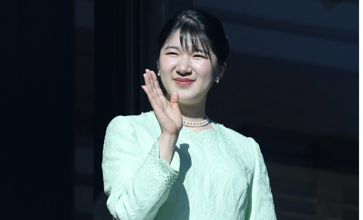 愛子さまの一般参賀に称賛の嵐！ドレスの秘密と立ち位置の変化を徹底解説