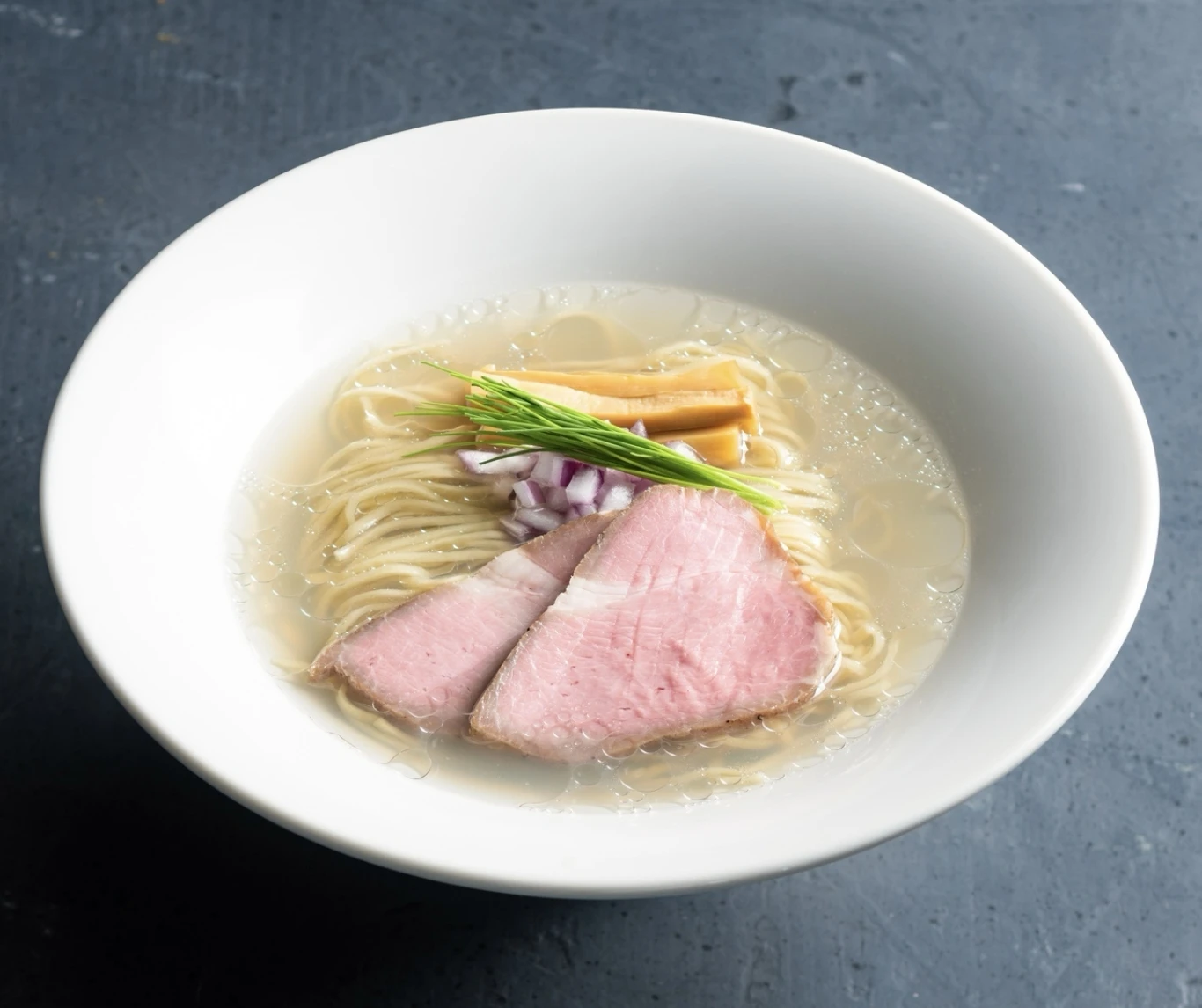 ミシュラン常連「琥珀」の貝出汁ラーメンは一体何が別格なのか