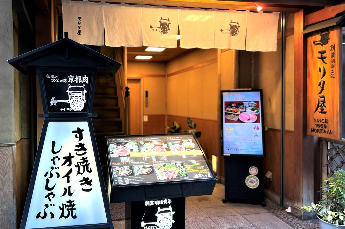 【2026年最新】山口の「熱々瓦」が世界的ブレイク。元祖・瓦そばたかせが解き明かす極上ローカルグルメの真価