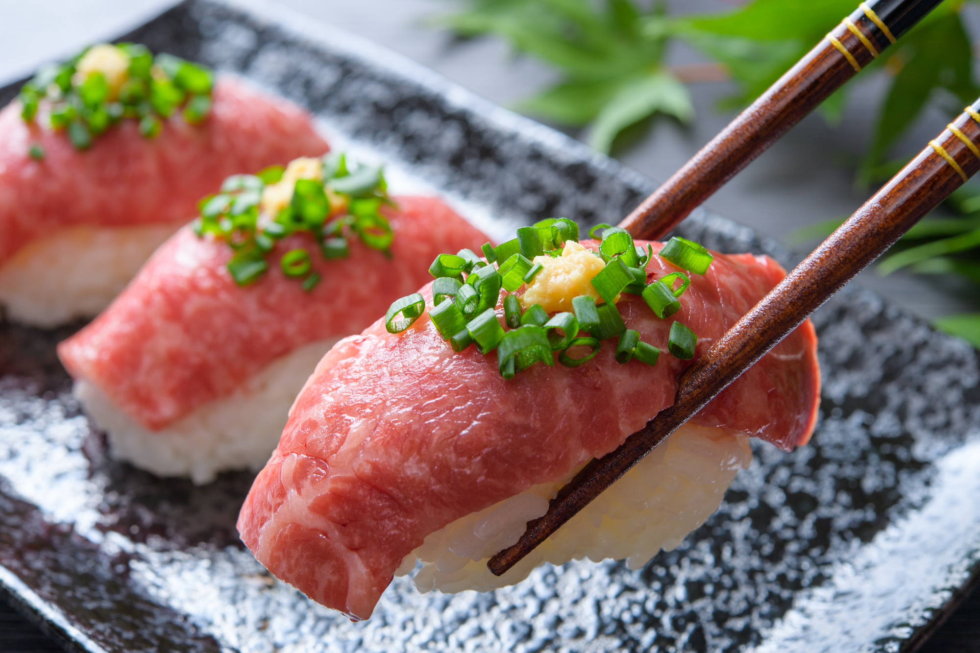 2026年、進化を止めない「肉寿司」狂騒曲：和牛バブルを超えた極上の一貫と、グローバル食文化の最前線