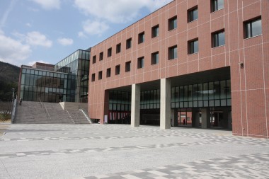 尾道市立大学の評判と偏差値｜就職実績や「やばい」噂の真相を検証