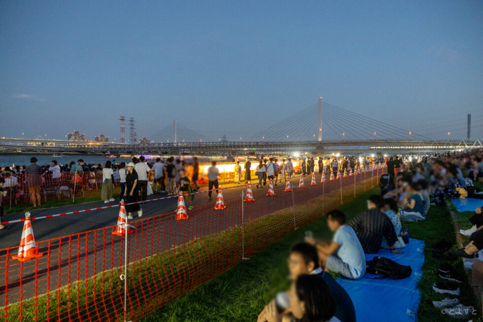 【2026年最新速報】江東区花火大会の開催日程と全貌！荒川夜空を染める光の饗宴、有料席の倍率と知られざる裏穴場を現地取材